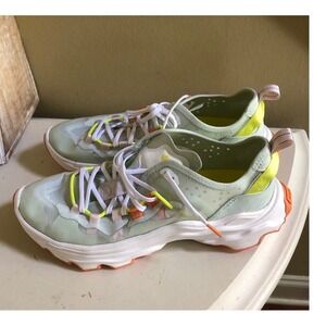 Sorel Women's Sz 11 Kinetic Breakthru  Tech Caribou Light Green Running Shoes